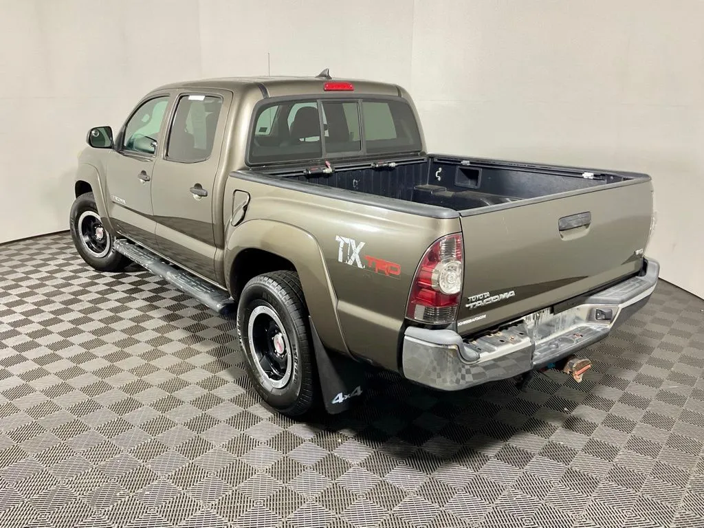 Toyota Tacoma photo 9
