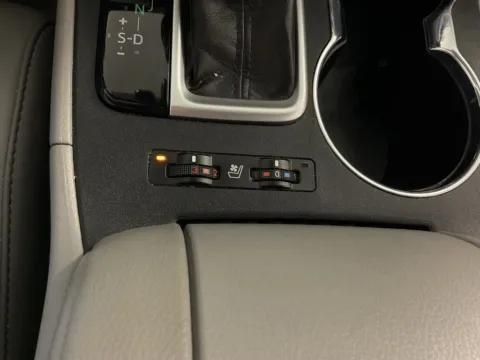 More photos of 2019 Toyota Highlander Hybrid Limited at Don Wood Toyota, OH