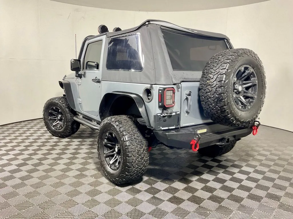 Jeep Wrangler photo 8