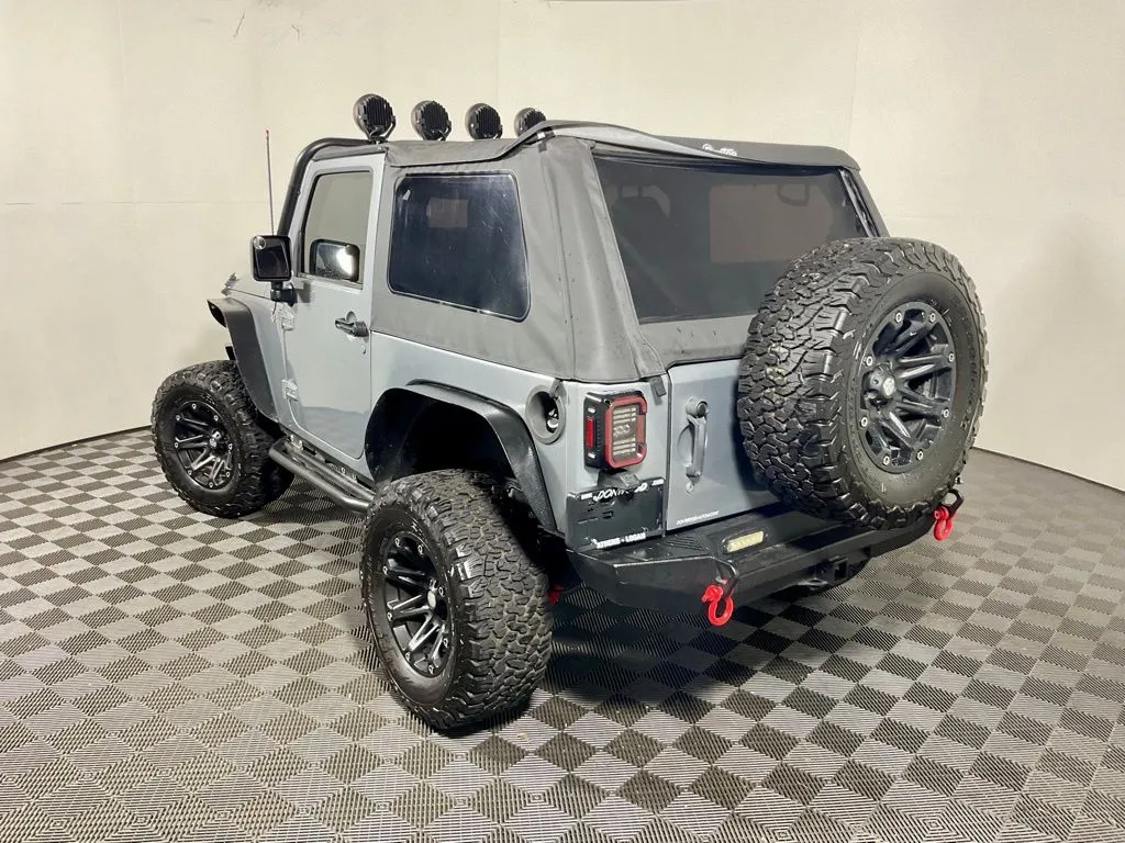 Jeep Wrangler photo 9