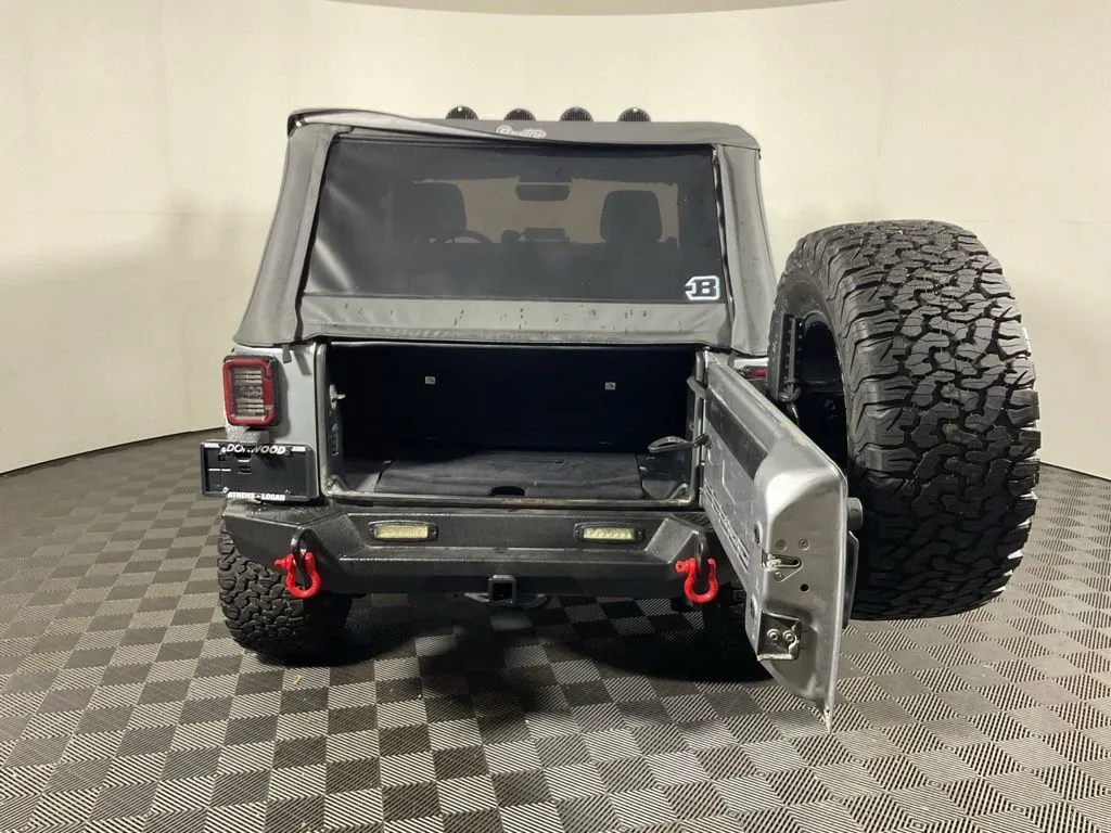 Jeep Wrangler photo 12