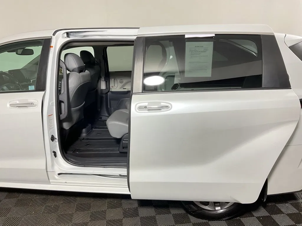 Toyota Sienna photo 32