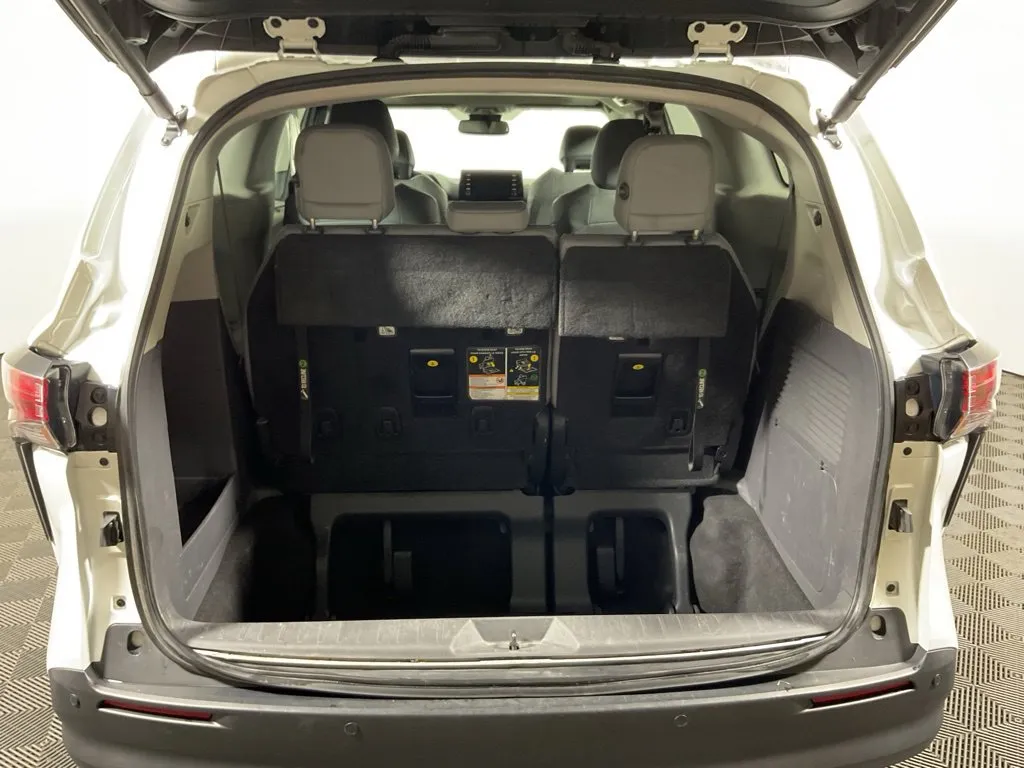 Toyota Sienna photo 16