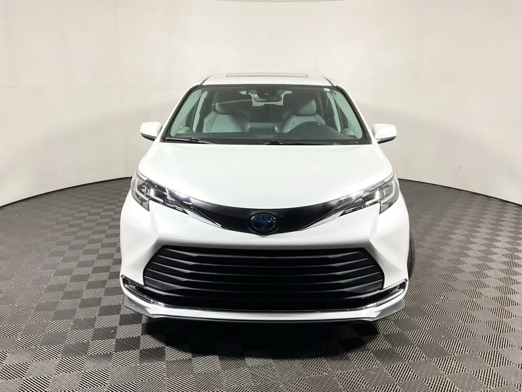 Toyota Sienna photo 8