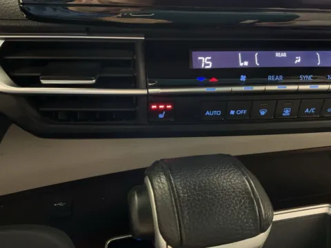 More photos of 2022 Toyota Sienna XLE at Don Wood Toyota, OH