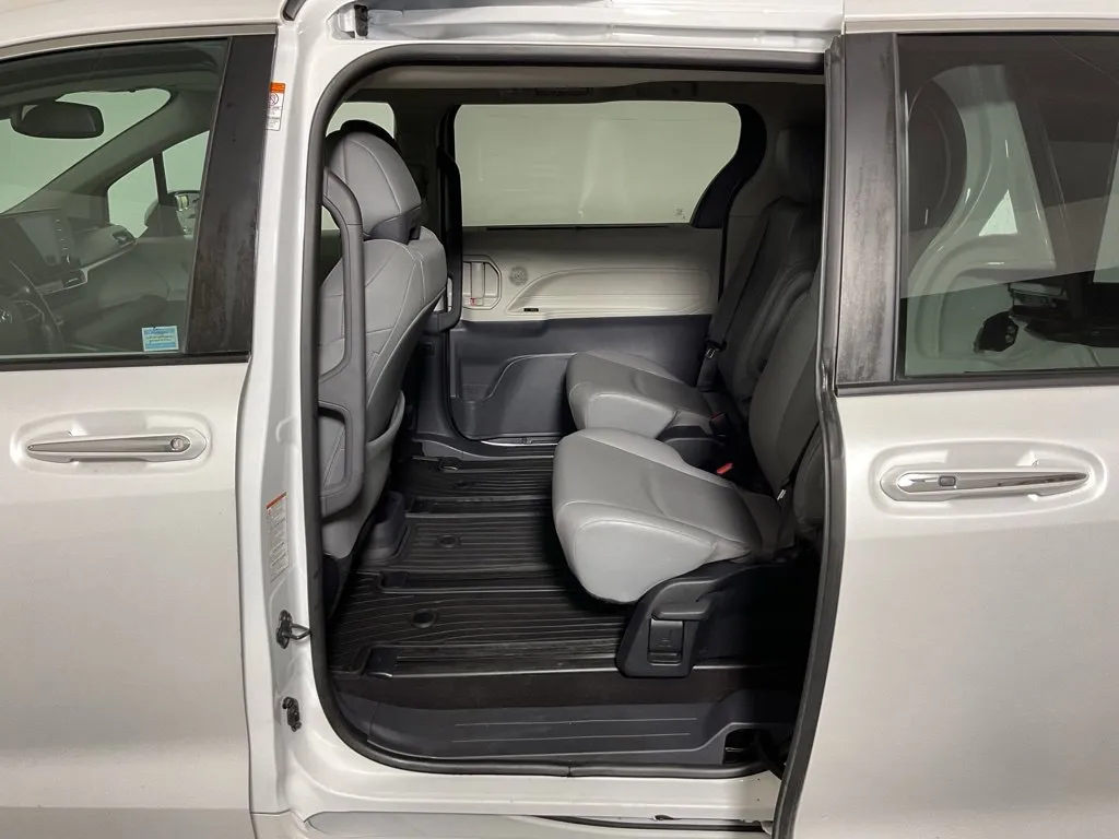 Toyota Sienna photo 33