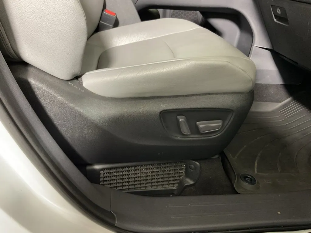 Toyota Sienna photo 38