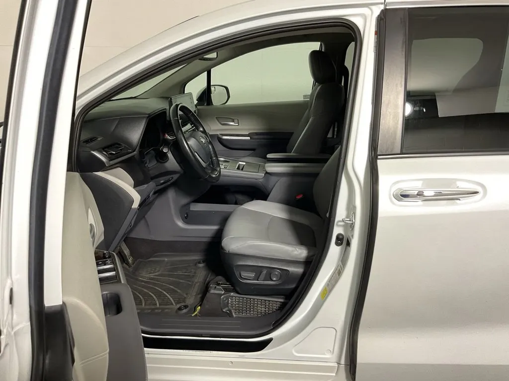 Toyota Sienna photo 21