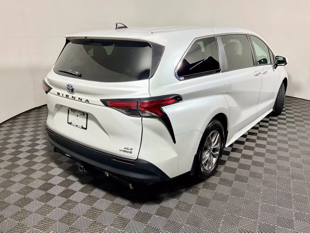 Toyota Sienna photo 18