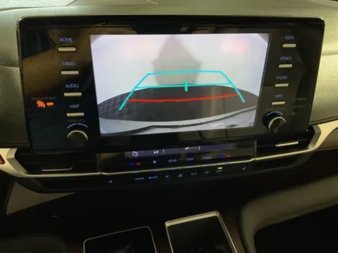 More photos of 2022 Toyota Sienna XLE at Don Wood Toyota, OH