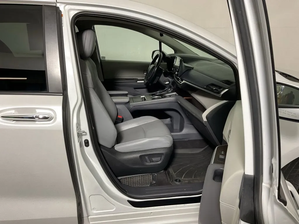 Toyota Sienna photo 37