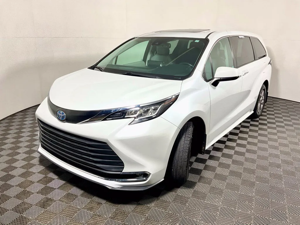 Toyota Sienna photo 11