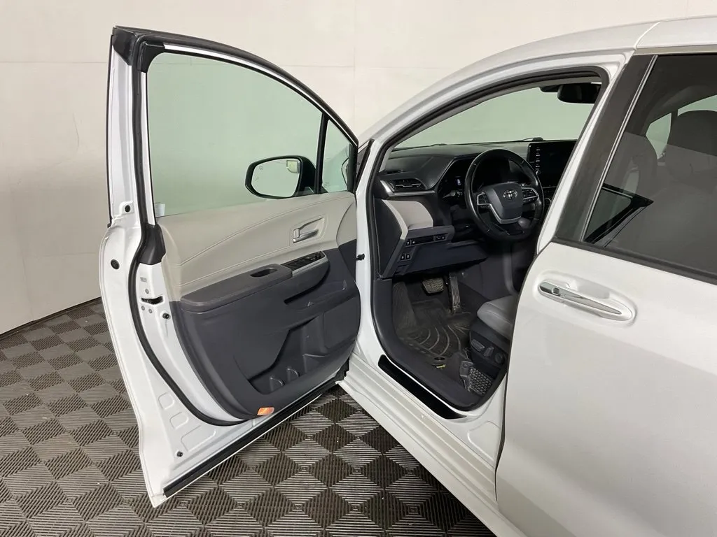 Toyota Sienna photo 19
