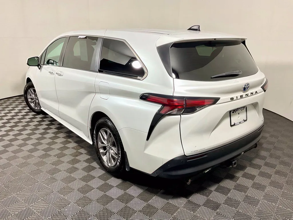 Toyota Sienna photo 13