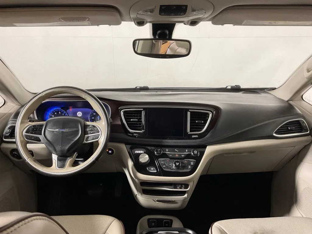 Chrysler Pacifica photo 23