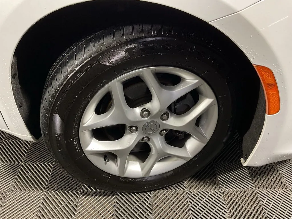 Chrysler Pacifica photo 37