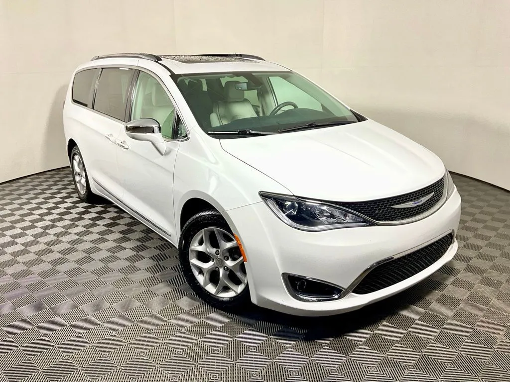 Chrysler Pacifica photo 7
