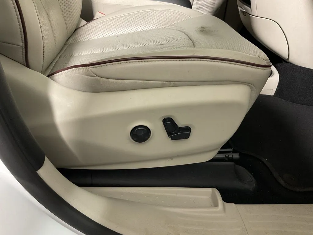 Chrysler Pacifica photo 35