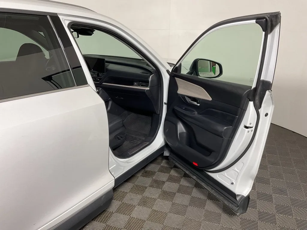 Toyota Grand Highlander photo 37