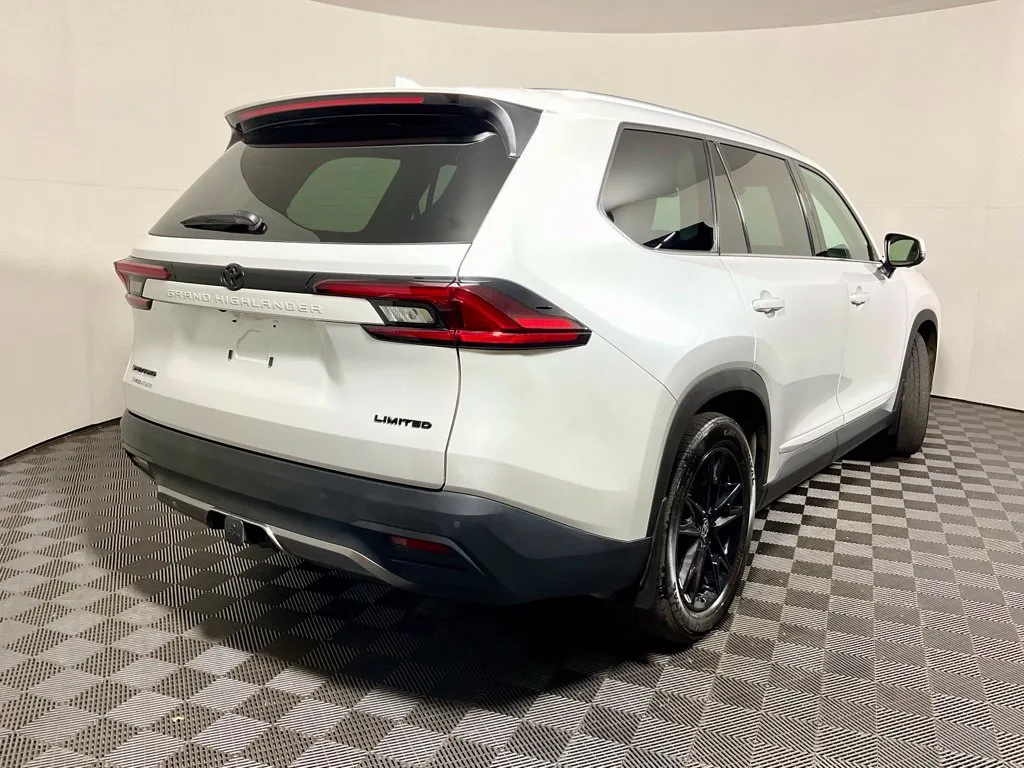 Toyota Grand Highlander photo 18