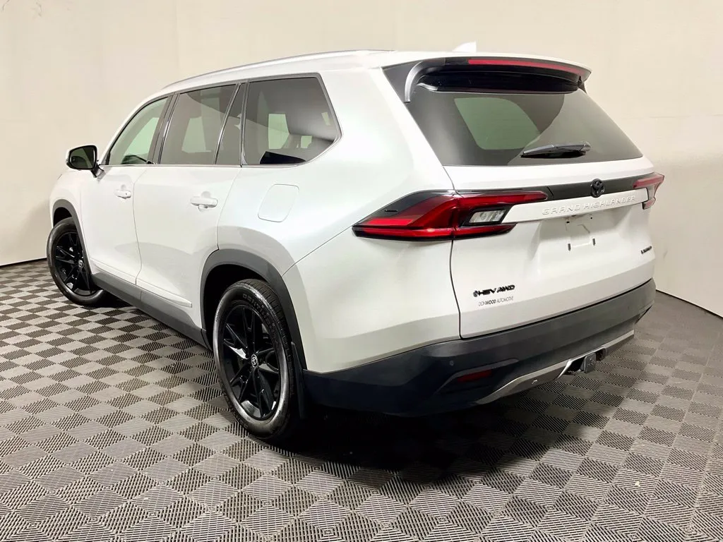 Toyota Grand Highlander photo 13