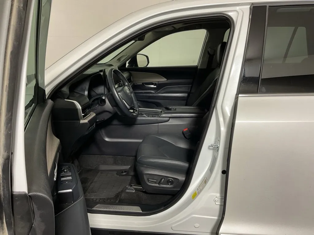 Toyota Grand Highlander photo 22