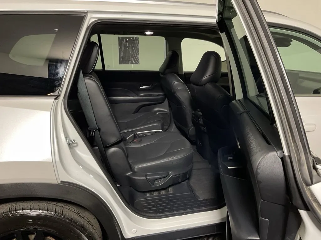 Toyota Grand Highlander photo 36