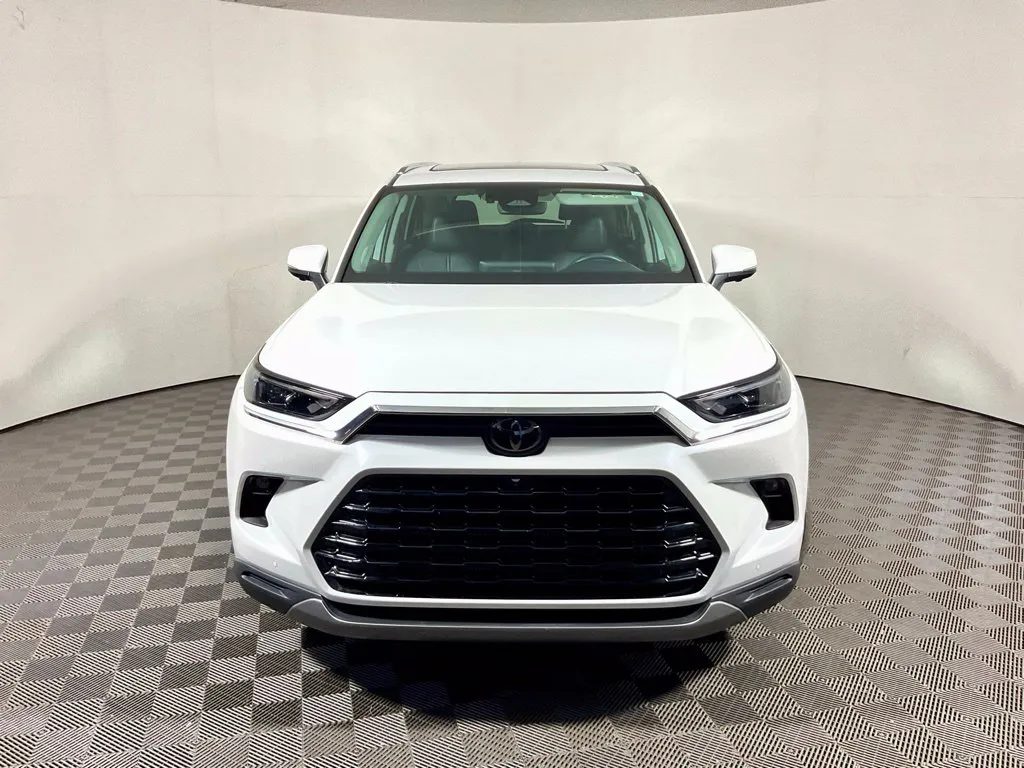 Toyota Grand Highlander photo 9