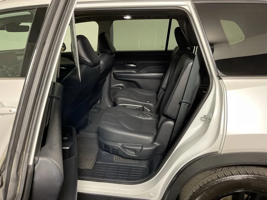 Toyota Grand Highlander photo 34
