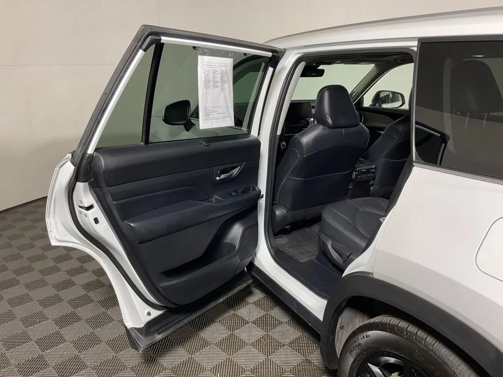 Toyota Grand Highlander photo 33