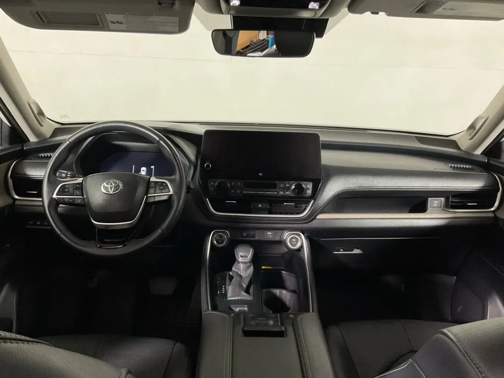 Toyota Grand Highlander photo 24