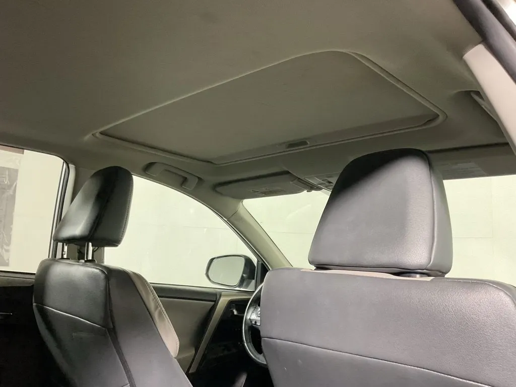Toyota RAV4 photo 3