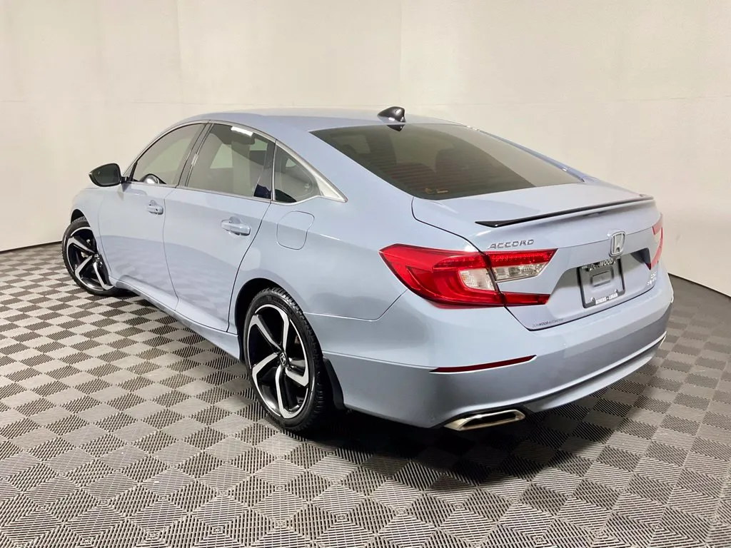 Honda Accord photo 11