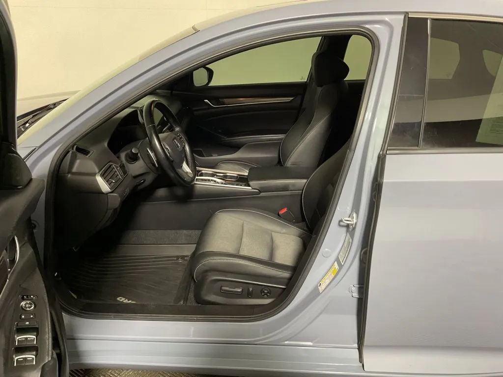 Honda Accord photo 20