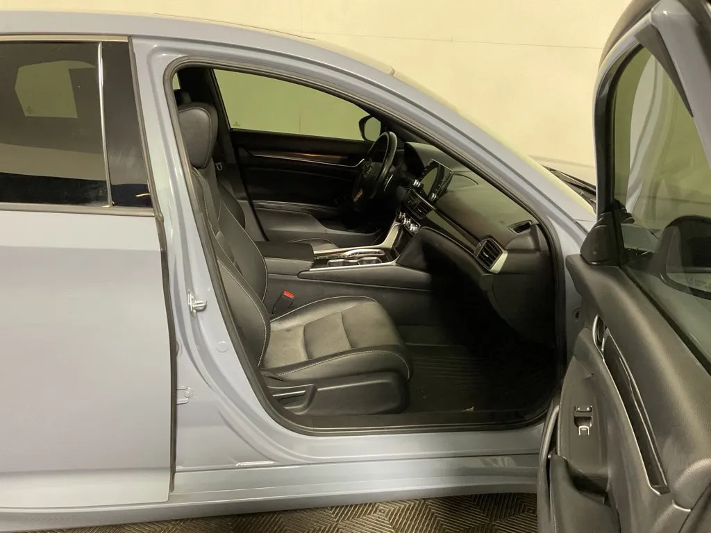 Honda Accord photo 35