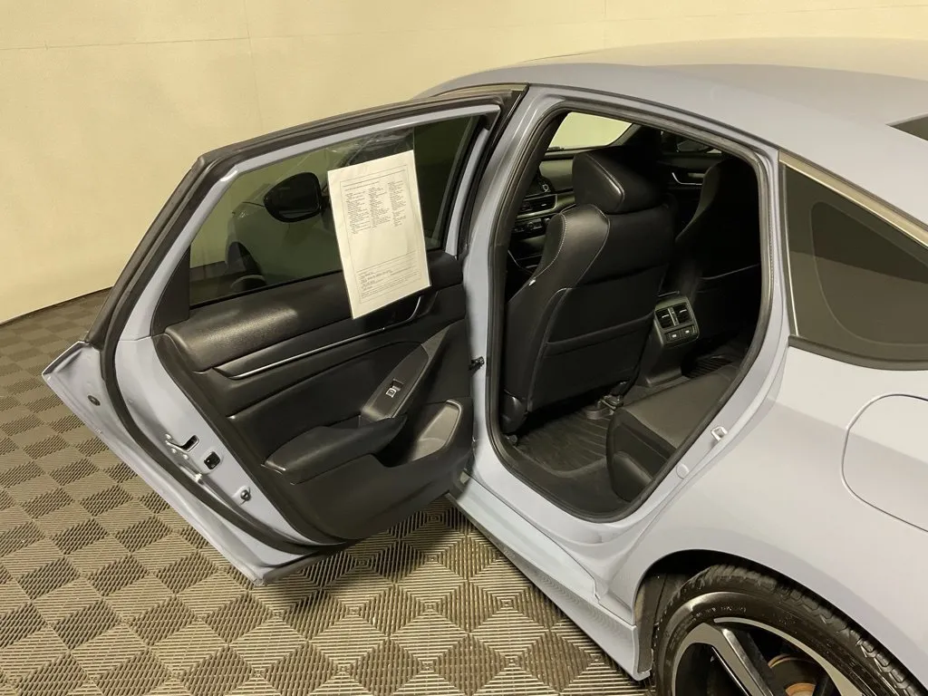 Honda Accord photo 30