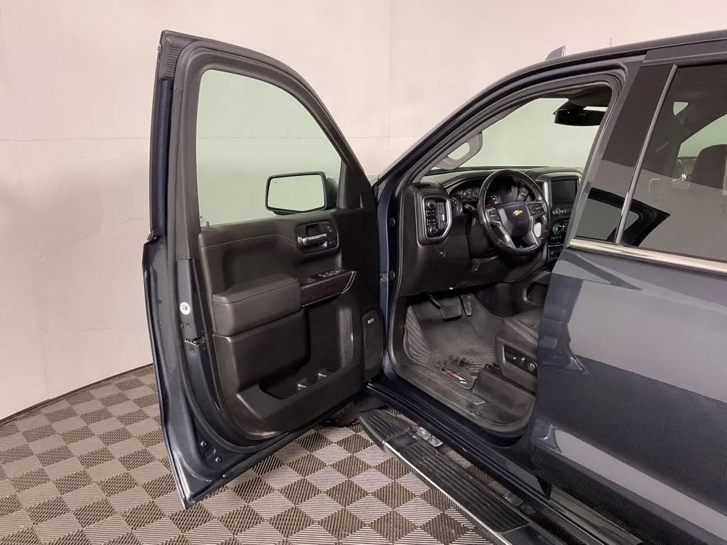 Chevrolet Silverado photo 18