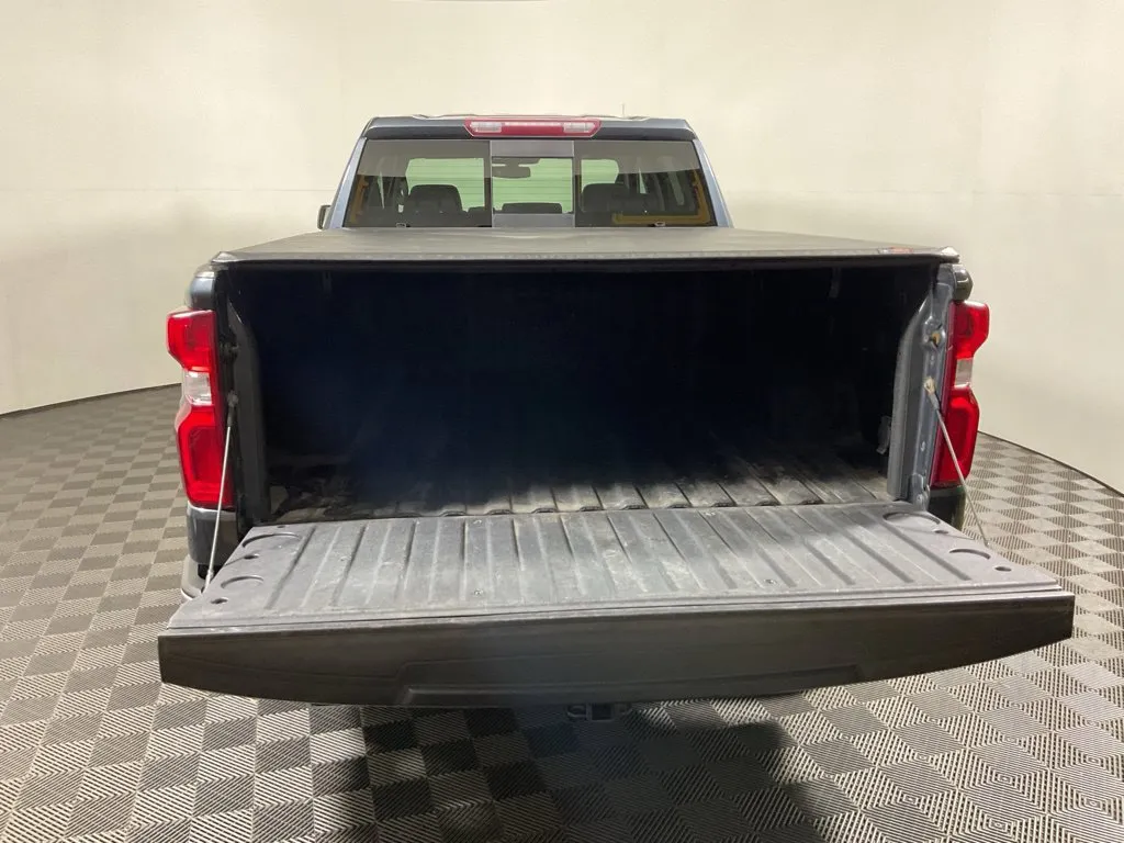 Chevrolet Silverado photo 15