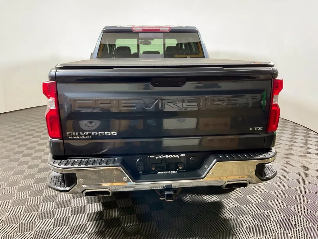 Chevrolet Silverado photo 14