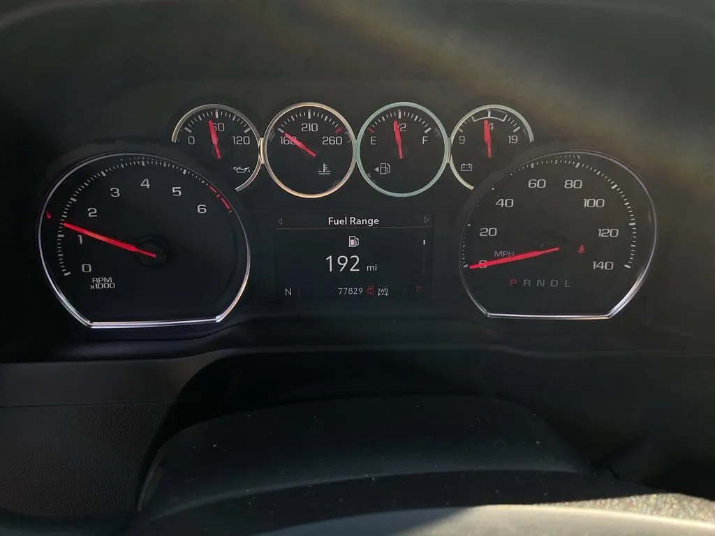 Chevrolet Silverado photo 25