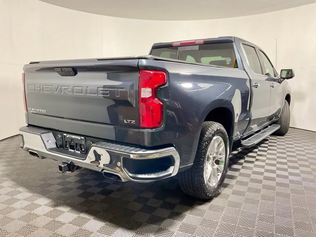 Chevrolet Silverado photo 16