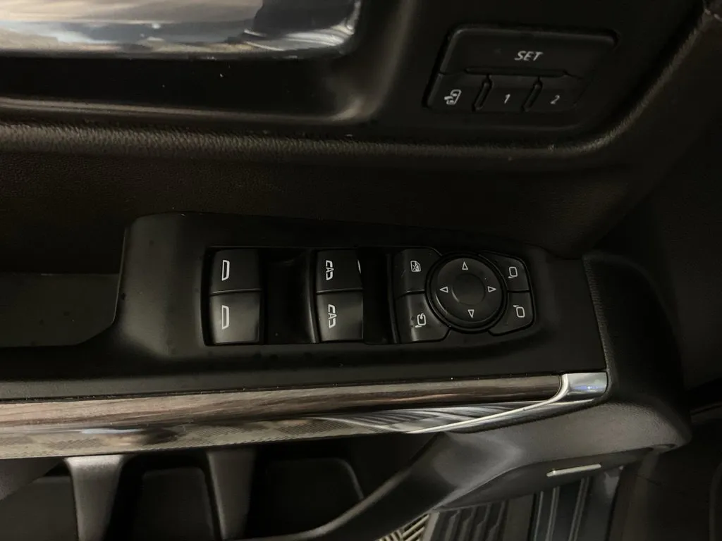 Chevrolet Silverado photo 19