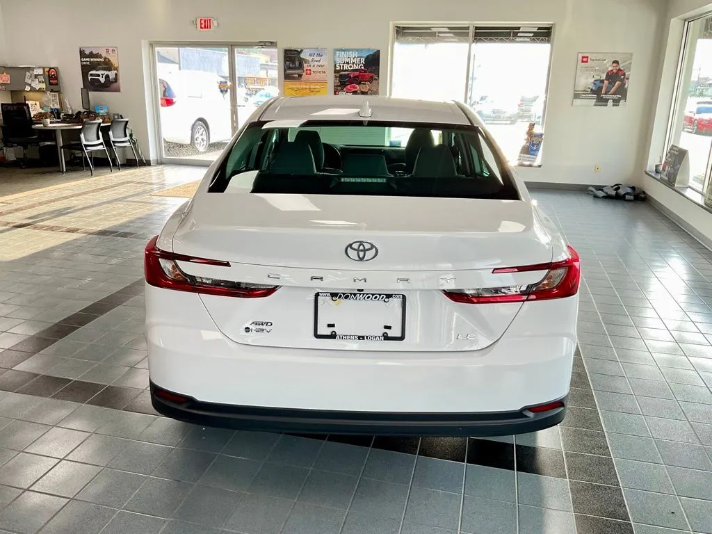 Toyota Camry photo 13