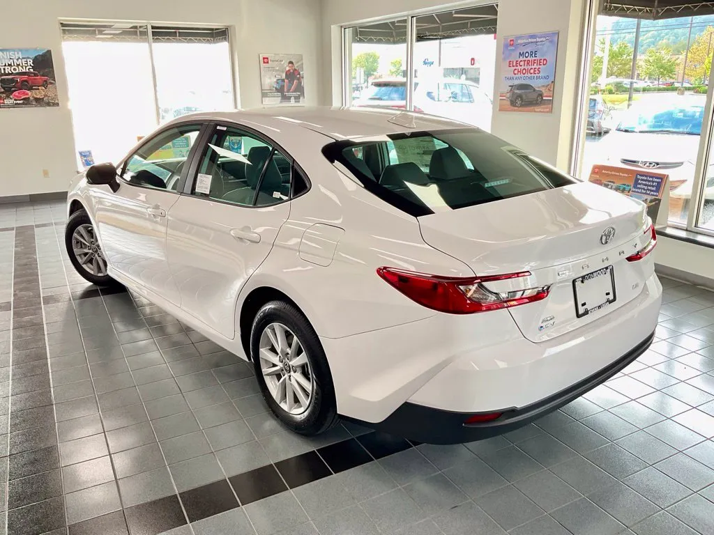 Toyota Camry photo 12