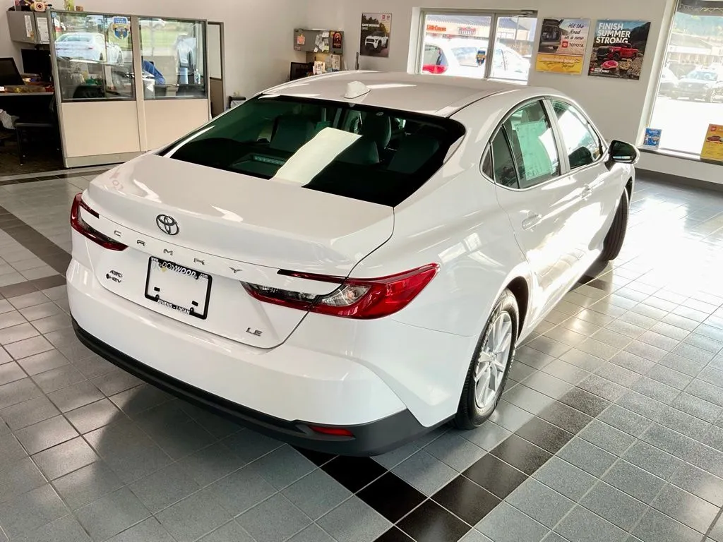 Toyota Camry photo 17