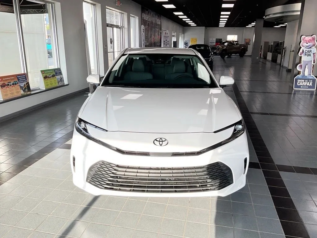 Toyota Camry photo 7