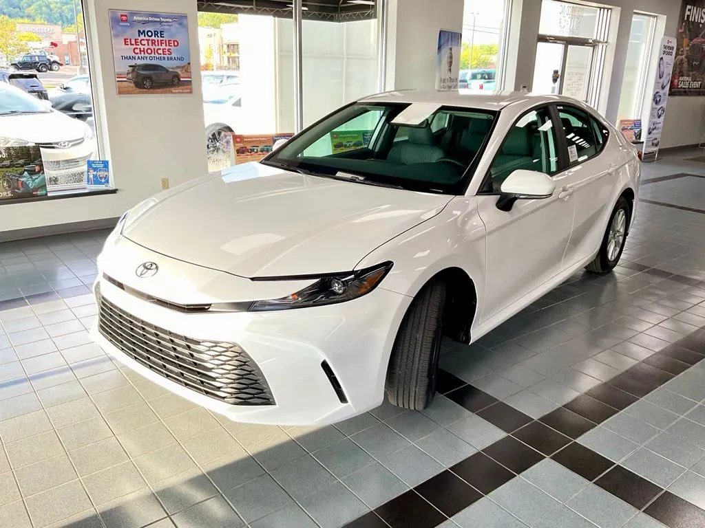 Toyota Camry photo 9