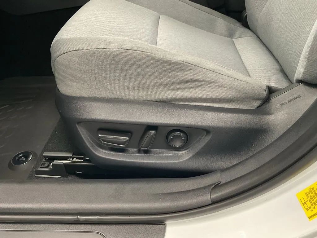 Toyota Camry photo 21