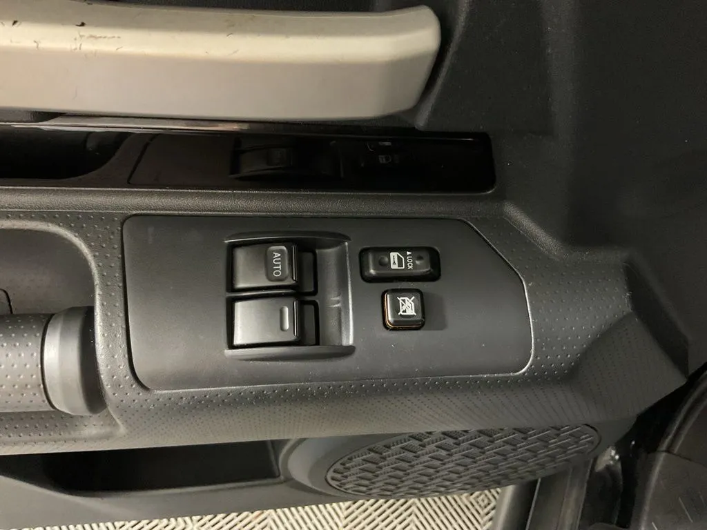 Toyota FJ Cruiser photo 16