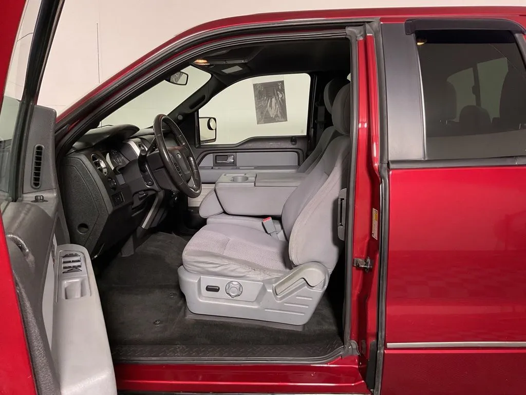 Ford F-150 photo 18